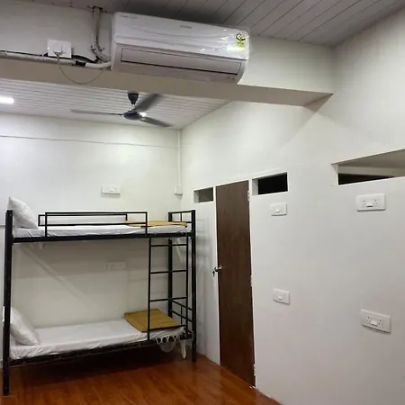 Hotel Grand Dyad - Near Kokilaben Hospital Andheri West 3*