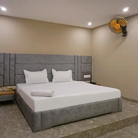 Nest Hotel *