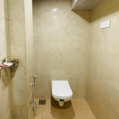 Avk-near Kokilaben Hospital & Versova Beach- With Kitchen Hotel Mumbai