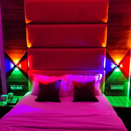 Hotel Blue Wellington - Near Airport Mumbai