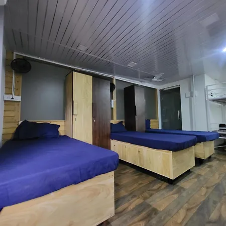 Zest 1054-andheri West Hostel