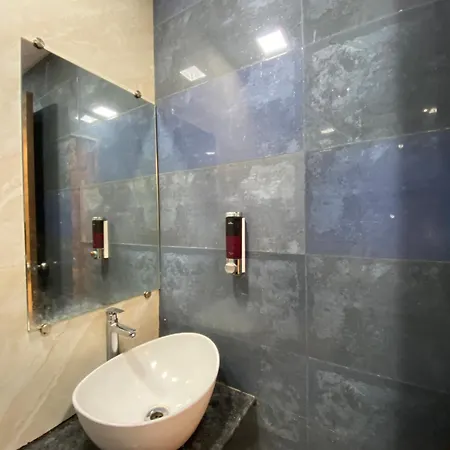 Hotel Blue Wellington - Near Airport Mumbai