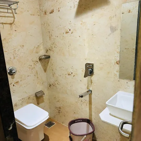 Hotel Amazing - Asalpha Metro Station Mumbai