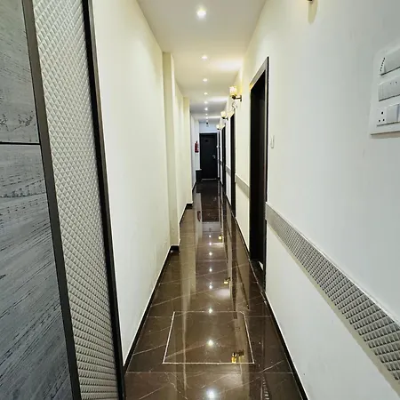 Hotel Amazing - Asalpha Metro Station Mumbai