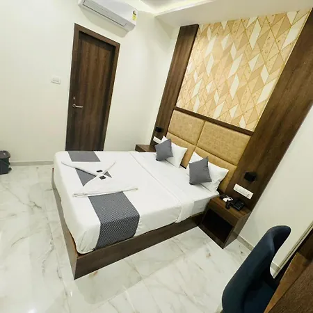 Amazing - Asalpha Metro Station Hotel *