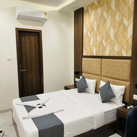 Hotel Amazing - Asalpha Metro Station Mumbai