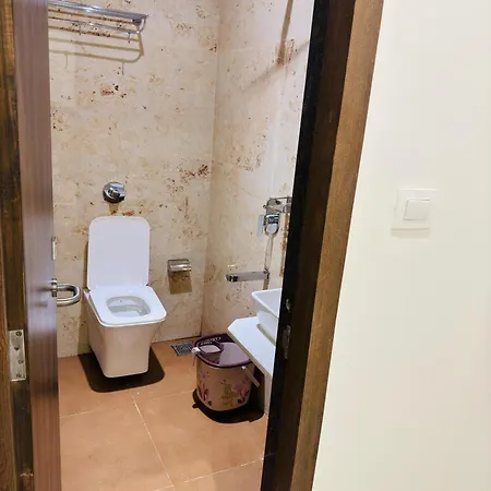 Amazing - Asalpha Metro Station Hotel Mumbai