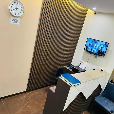Amazing - Asalpha Metro Station Hotel *
