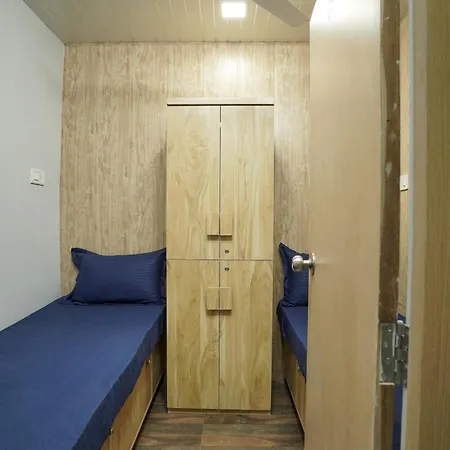 Hostel Zest 1054-andheri West Mumbai