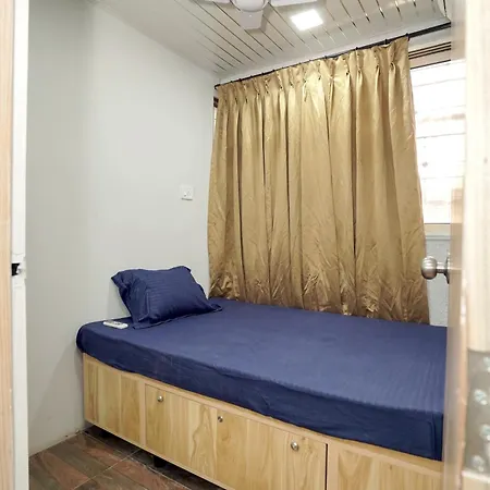 Zest 1054-andheri West Hostel *