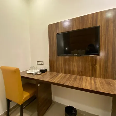 Hotel Blue Wellington - Near Airport Mumbai