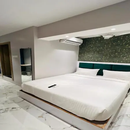 Grand Dyad - Near Kokilaben Hospital Andheri West 3* Mumbai