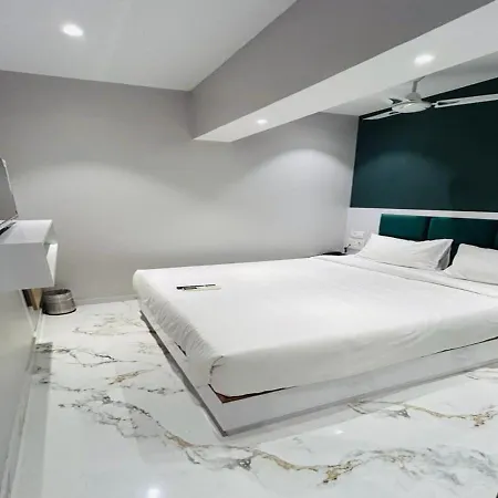 Grand Dyad - Near Kokilaben Hospital Andheri West Hotel 3*