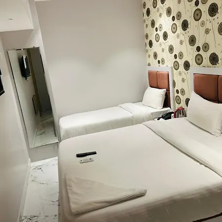 Hotel Grand Dyad - Near Kokilaben Hospital Andheri West Mumbai