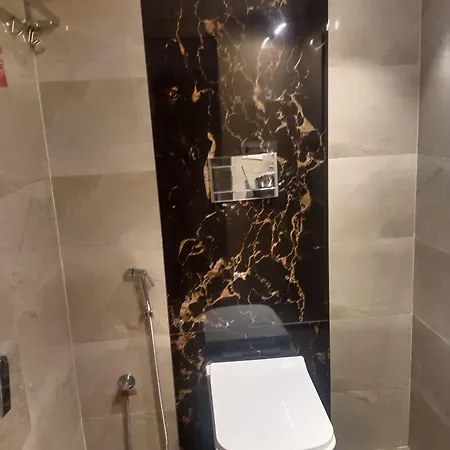 Grand Dyad - Near Kokilaben Hospital Andheri West 3*