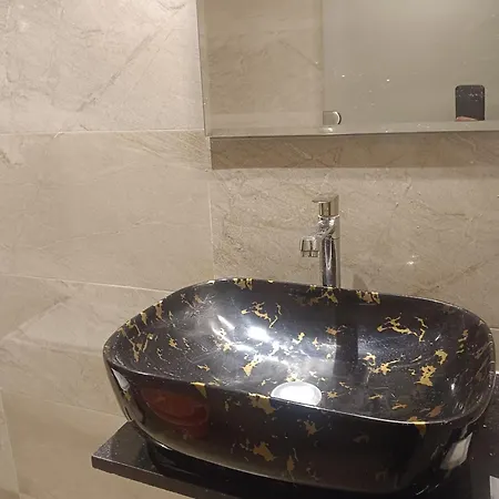 Grand Dyad - Near Kokilaben Hospital Andheri West 3* Mumbai