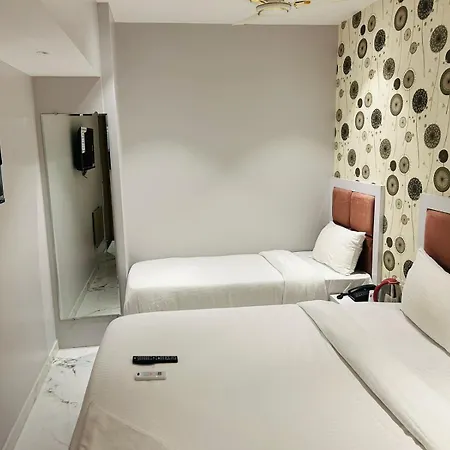 Hotel Grand Dyad - Near Kokilaben Hospital Andheri West