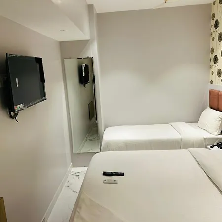 Hotel Grand Dyad - Near Kokilaben Hospital Andheri West 3*