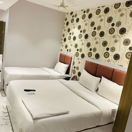 Grand Dyad - Near Kokilaben Hospital Andheri West Hotel