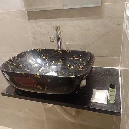 Hotel Grand Dyad - Near Kokilaben Hospital Andheri West Mumbai