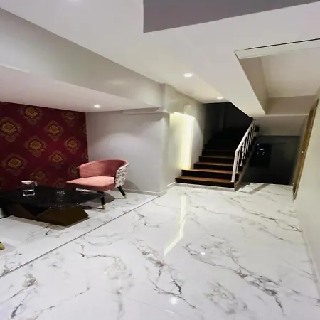 Grand Dyad - Near Kokilaben Hospital Andheri West 3*