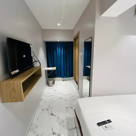 Grand Dyad - Near Kokilaben Hospital Andheri West 3*