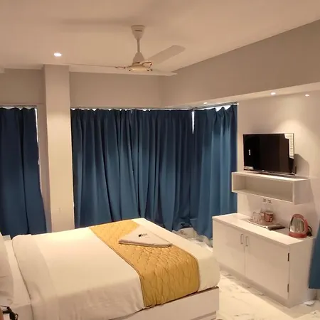 Grand Dyad - Near Kokilaben Hospital Andheri West Mumbai