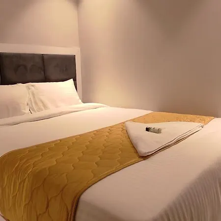 Grand Dyad - Near Kokilaben Hospital Andheri West 3*