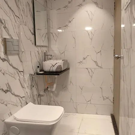 Hotel Grand Dyad - Near Kokilaben Hospital Andheri West