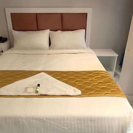 Grand Dyad - Near Kokilaben Hospital Andheri West Hotel Mumbai