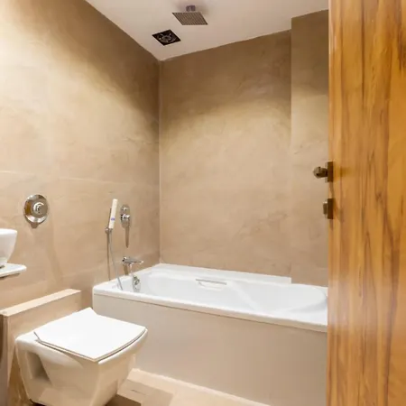 Prince Hotel Hotel *
