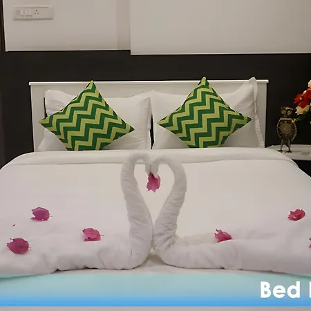 Apartment 2br Theme Service For Staycation By Flora *