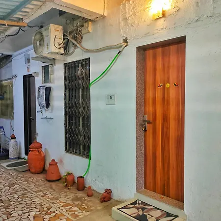 Ebony - Ac, Kitchenette, Ensuite, Independent Mumbai