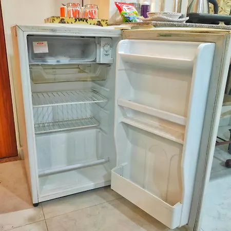 Homestay Ebony - Ac, Kitchenette, Ensuite, Independent