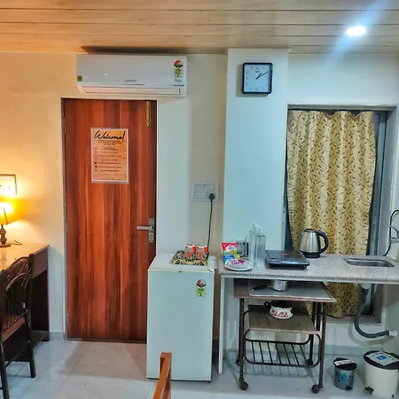 Ebony - Ac, Kitchenette, Ensuite, Independent Mumbai