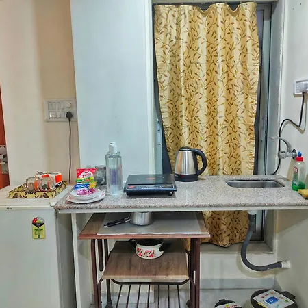 Ebony - Ac, Kitchenette, Ensuite, Independent Homestay Mumbai