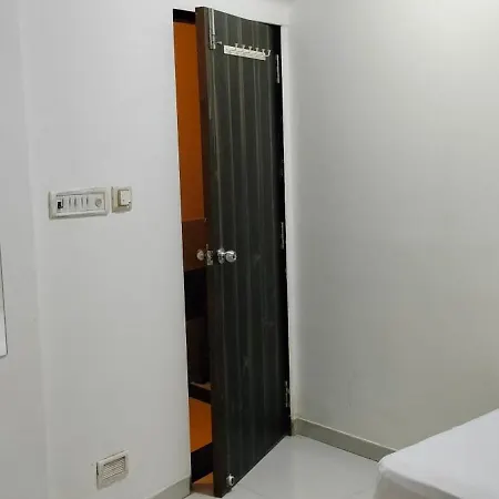 Hotel Maha Residency
