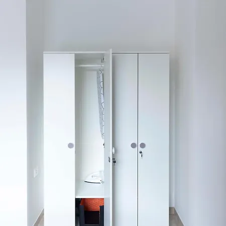 Graceful, Vivid 1bhk In Hiranandani Powai Apartment *