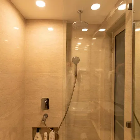 Graceful, Vivid 1bhk In Hiranandani Powai Apartment