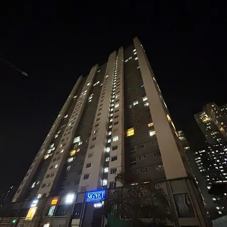 Skyline View 2bhk Near Oberoi Mall & Nesco