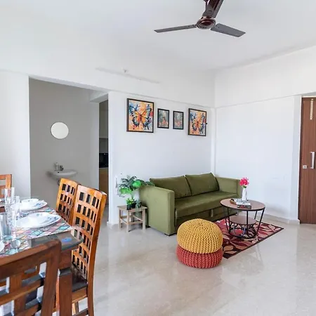 Skyline View 2bhk Near Oberoi Mall & Nesco Apartment *