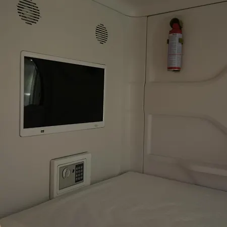 Dg Pods Capsule hotel