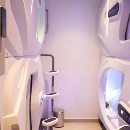 Capsule hotel Dg Pods *