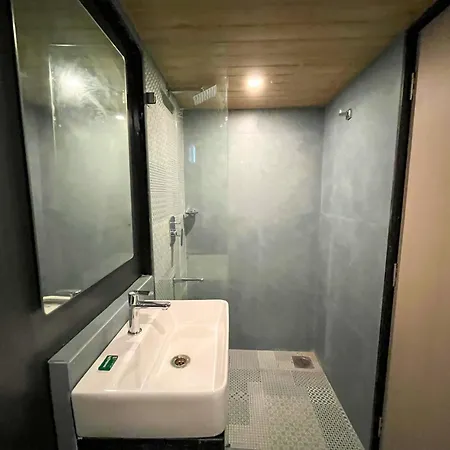 Bandra 3*