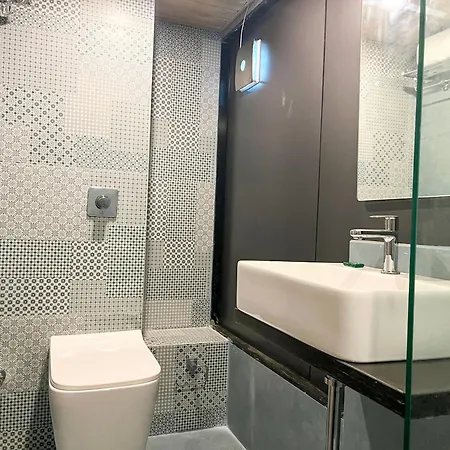 Bandra Hotel 3*