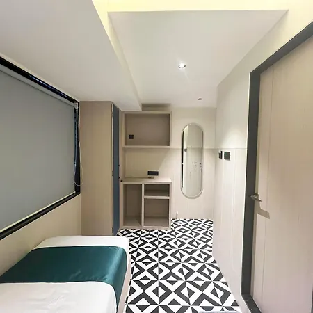 Hotel Bandra 3*
