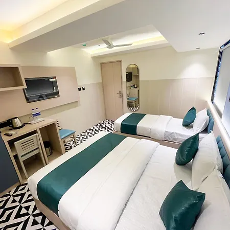 Hotel Bandra 3*