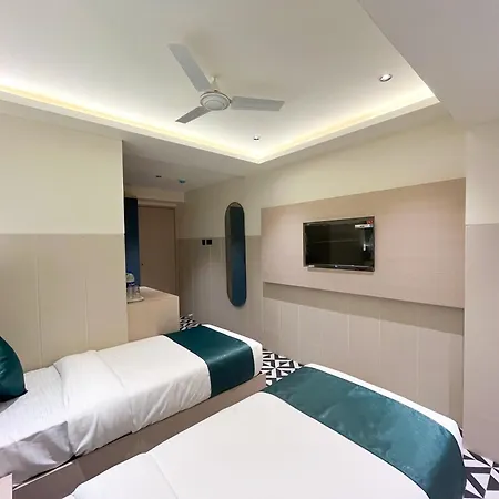 Hotel Bandra 3*