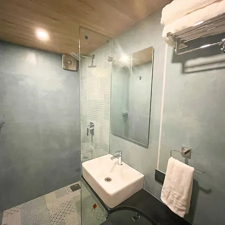 Bandra Hotel