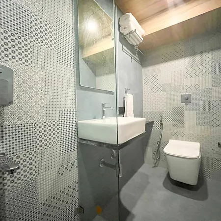 Bandra Hotel 3*